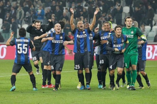 [NBA]詹姆斯军训祖巴茨 强投三分稳稳命中