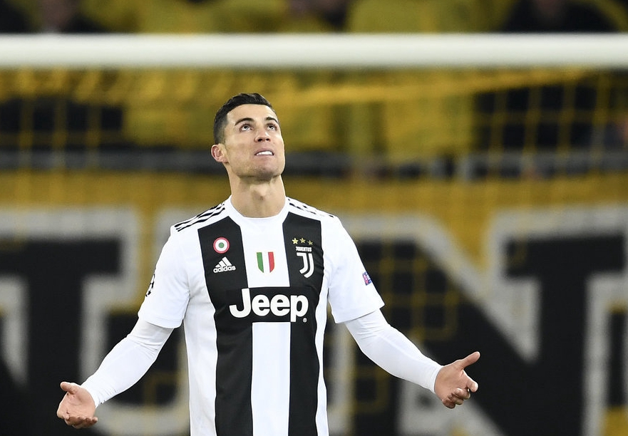 库里对阵快船上脚了坎迪斯帕克的Crazy Light、AJ4 以及保罗的球鞋