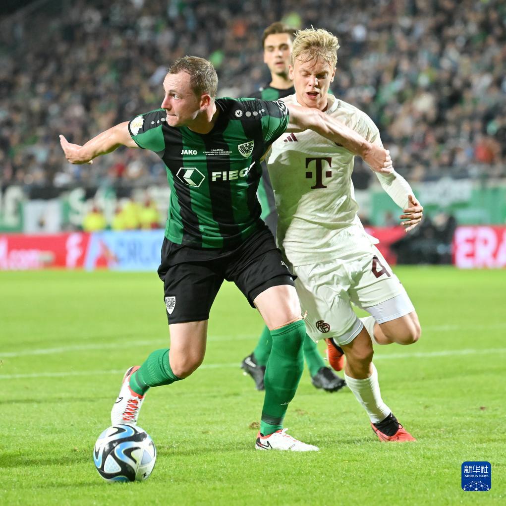 杰曼上篮不进 周琦神兵天降补扣得手