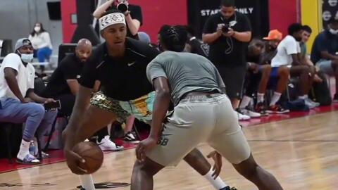 许利民：周琦眼睛受伤和去年类似