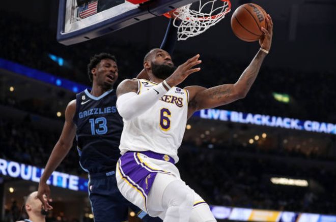 石破天惊！泰勒·亚当斯43米吊射破门为本赛季英超最远进球