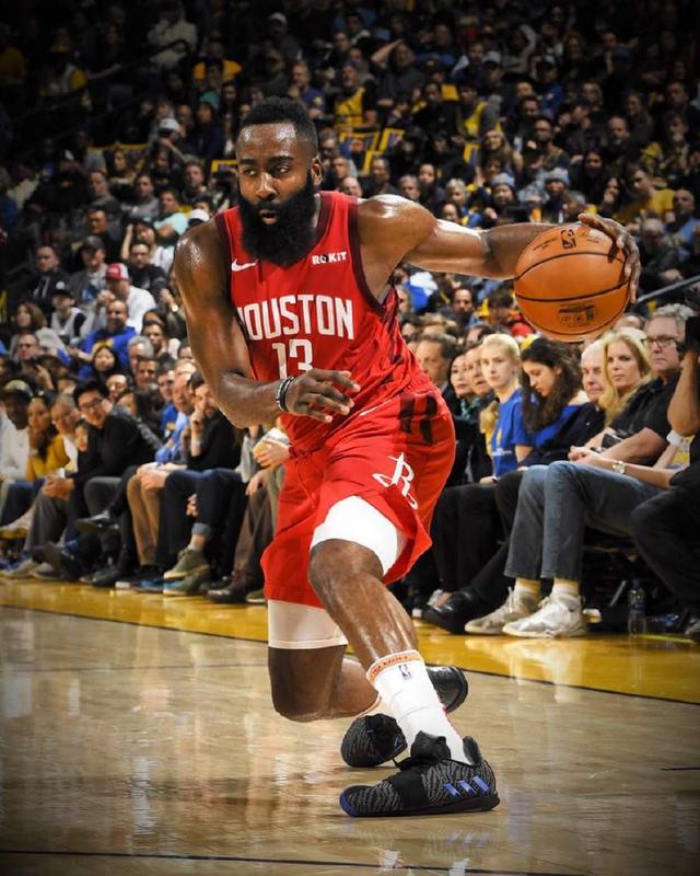 9场6球，身为中场的若昂-内维斯成为本赛季巴黎队内第一射手